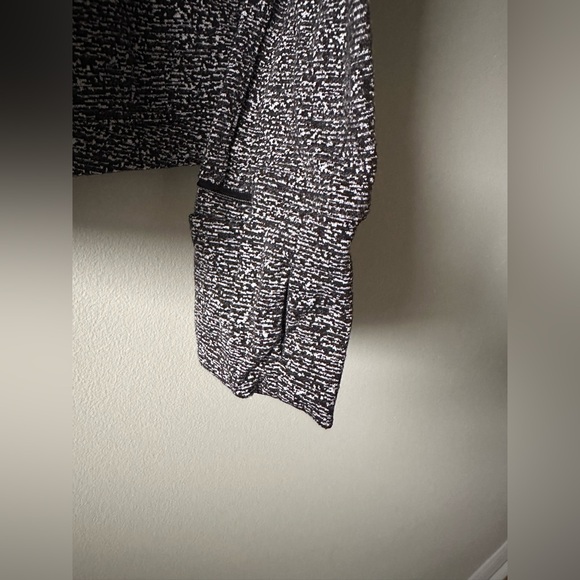 Women’s Lululemon Cold Weather Running Shirt - Picture 5 of 8